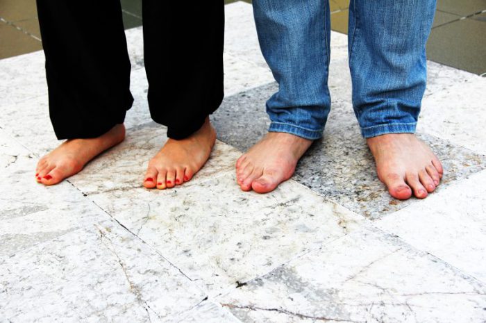 Czym różnią się odciski, modzele i brodawki?