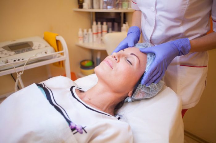 Mezoterapia igłowa – co to jest, przeciwwskazania, na czym polega i jakie są efekty?