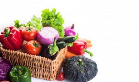 koszyk-polirattanowy-z-warzywami