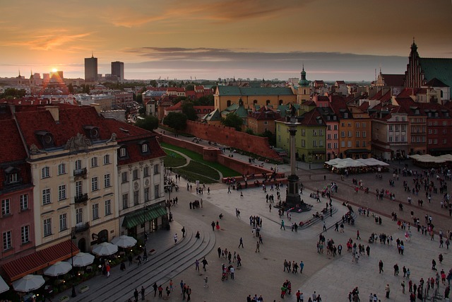 zdjęcie rynku w Warszawie z góry