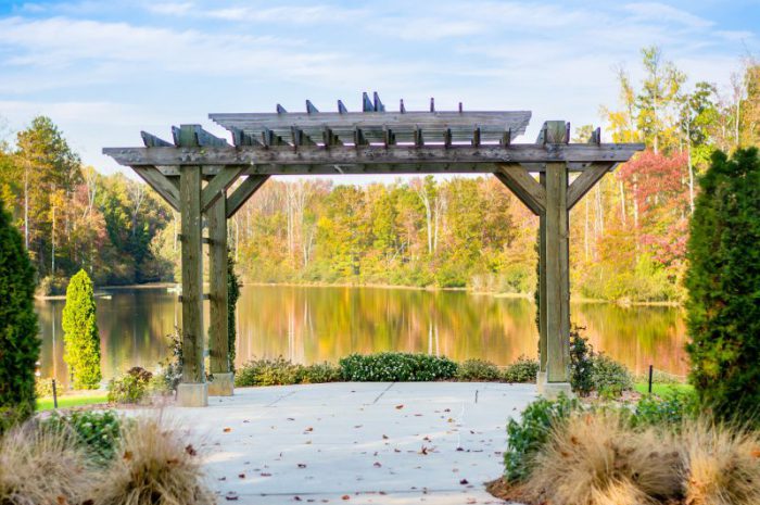 Czy warto wyposażyć ogród w pergole tarasową?