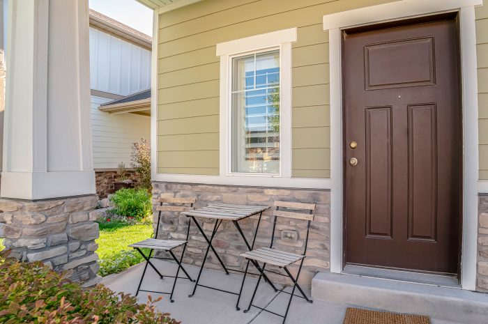 Przeszkadzają Ci dźwięki z zewnątrz? Zobacz, jak wyciszyć drzwi zewnętrzne!