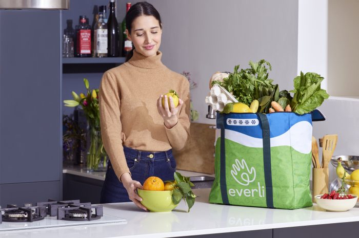 Pusta lodówka po powrocie z wakacji? Jest na to sposób!