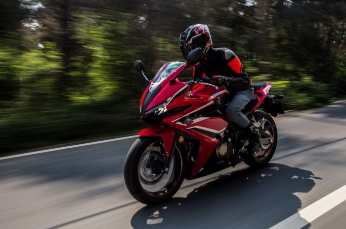 Jak wybrać kombinezon motocyklowy?
